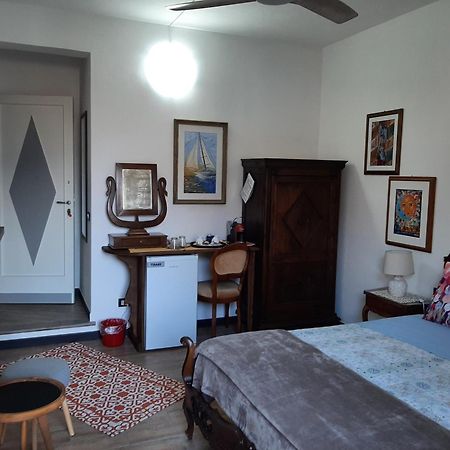 Retro' Beb Bed & Breakfast La Spezia Ruang foto